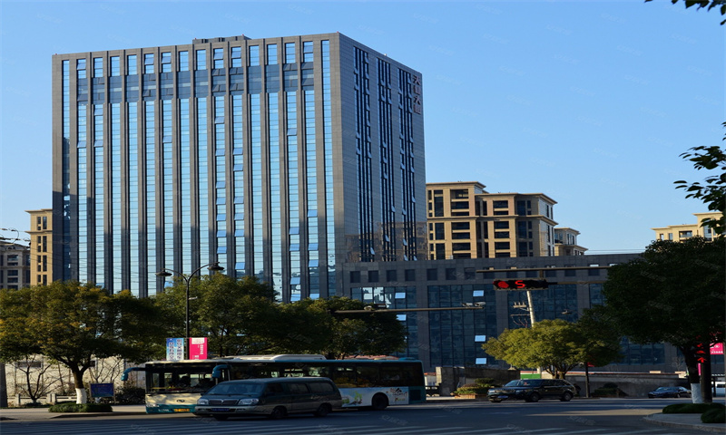 深圳龙华区：新兴商务区写字楼出租，抢占市场先机